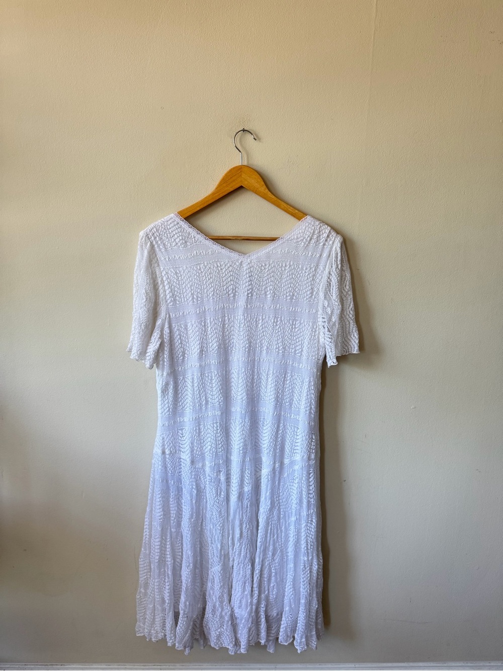 Rabbit Rabbit Rabbit White Textured Midi Dress with V-Neck - Picture 8 of 8
